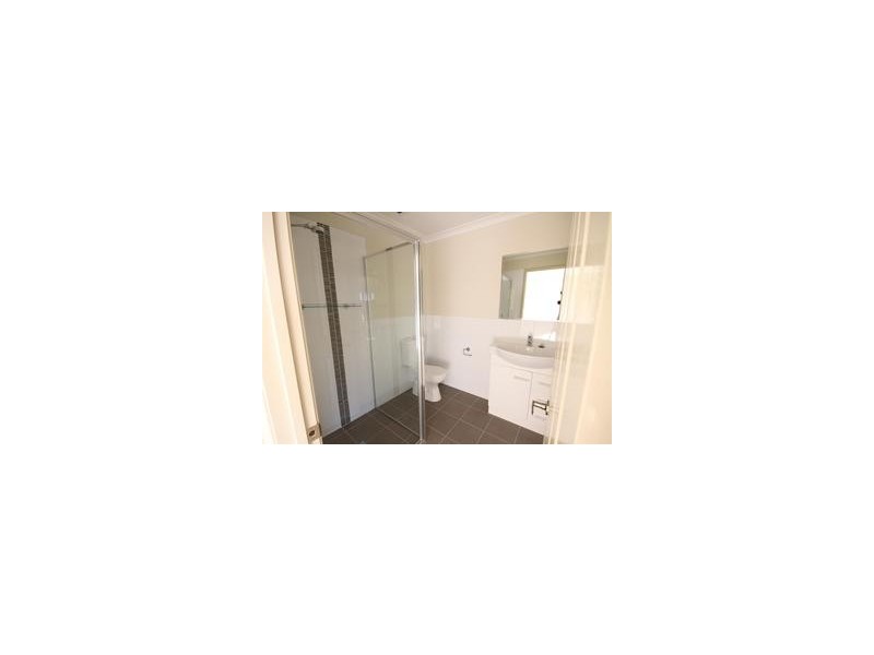 27/11 Julian Place, Yass NSW 2582