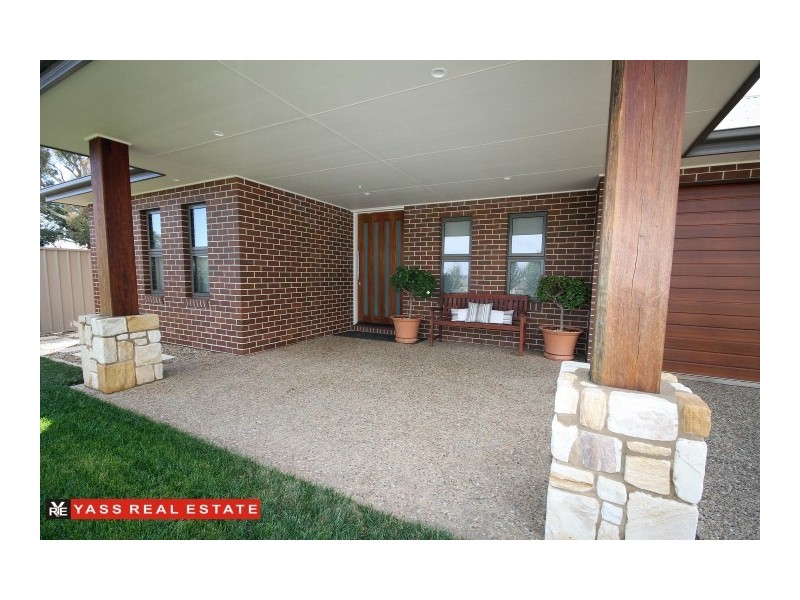 5 Burgess Place, Yass NSW 2582