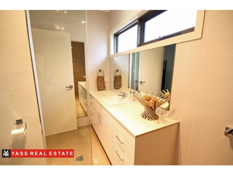 5 Burgess Place, Yass NSW 2582