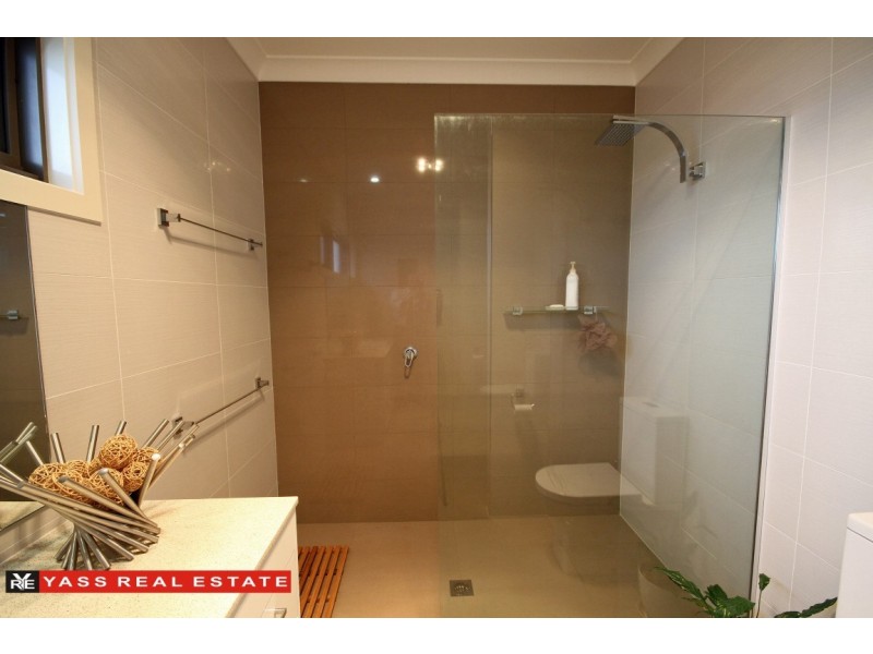 5 Burgess Place, Yass NSW 2582