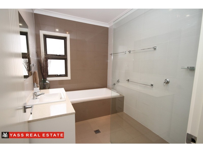 5 Burgess Place, Yass NSW 2582