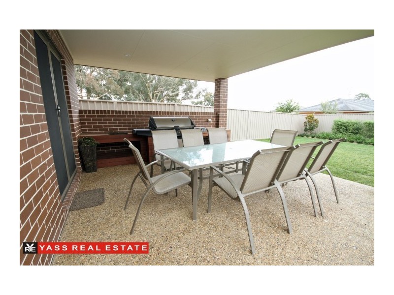 5 Burgess Place, Yass NSW 2582