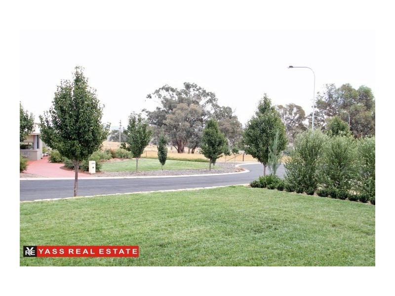 5 Burgess Place, Yass NSW 2582