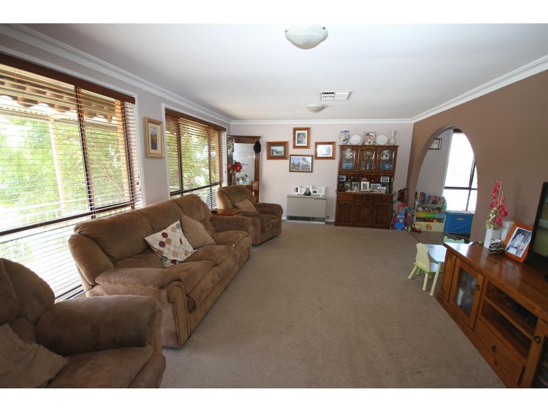 24 Yeo Crescent, Yass NSW 2582