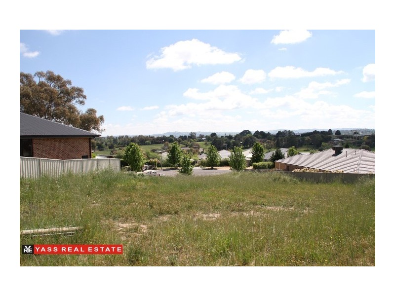 8 Wilson Place, Yass NSW 2582