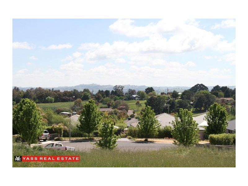 8 Wilson Place, Yass NSW 2582