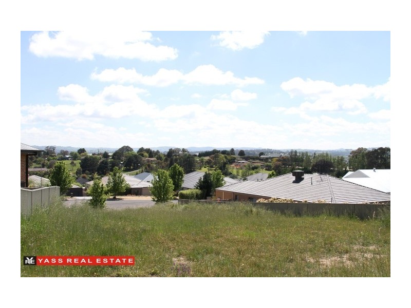 8 Wilson Place, Yass NSW 2582