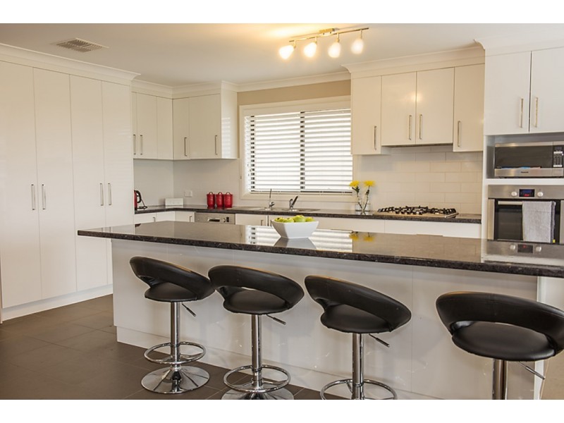 52 Yeo Crescent, Yass NSW 2582