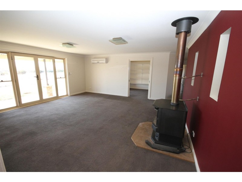 141 Elms Road, Yass NSW 2582