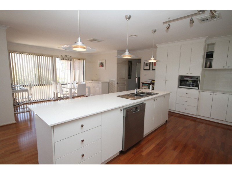3 Mckenna Avenue, Yass NSW 2582