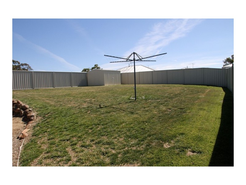 3 Mckenna Avenue, Yass NSW 2582