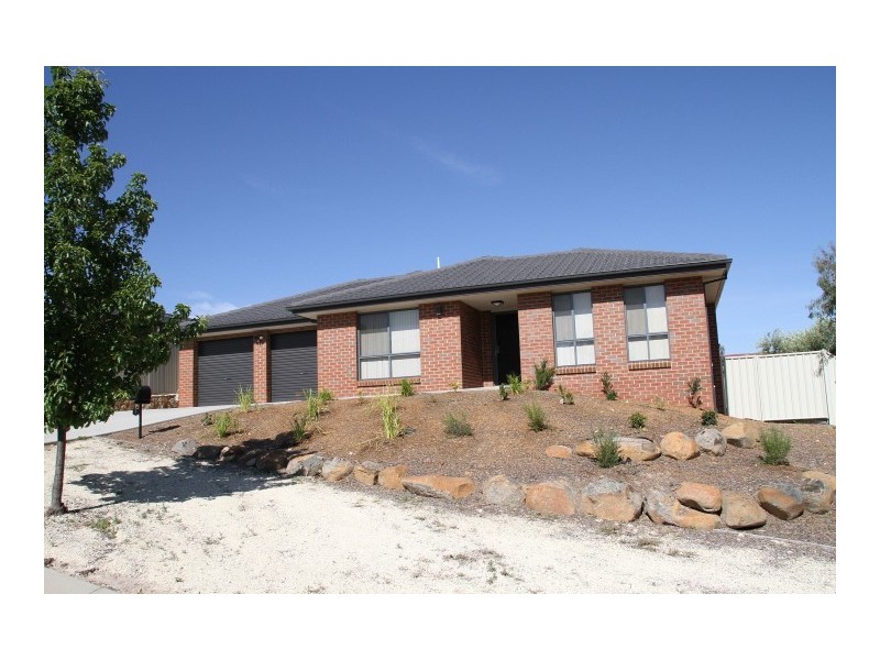 3 Mckenna Avenue, Yass NSW 2582
