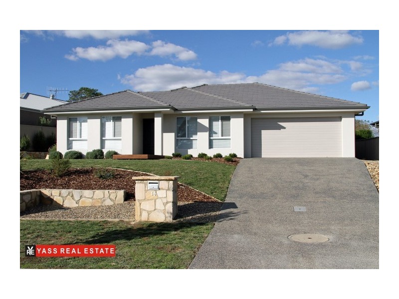 16 Mckenna Avenue, Yass NSW 2582