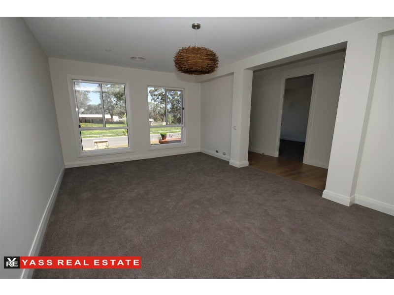 16 Mckenna Avenue, Yass NSW 2582