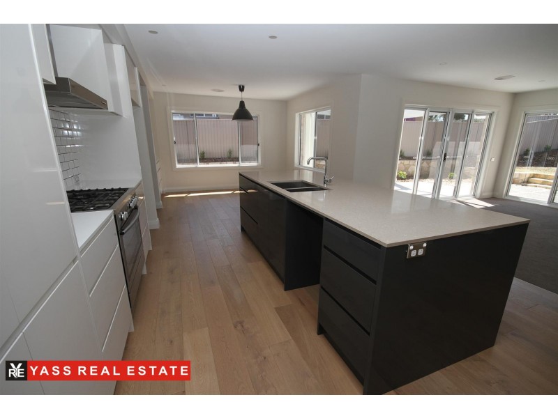 16 Mckenna Avenue, Yass NSW 2582