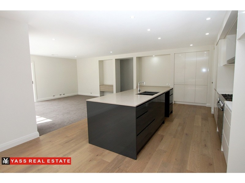 16 Mckenna Avenue, Yass NSW 2582