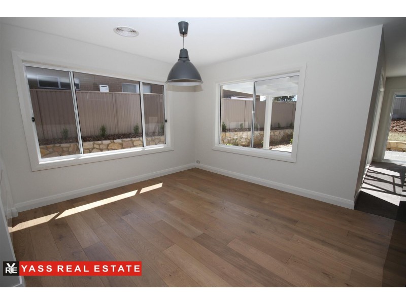 16 Mckenna Avenue, Yass NSW 2582