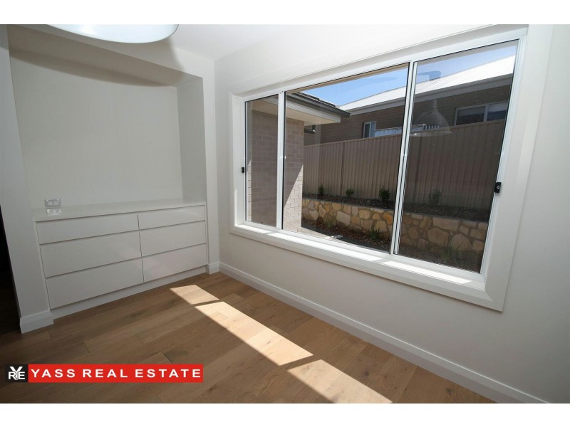 16 Mckenna Avenue, Yass NSW 2582