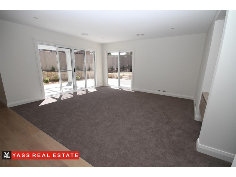 16 Mckenna Avenue, Yass NSW 2582