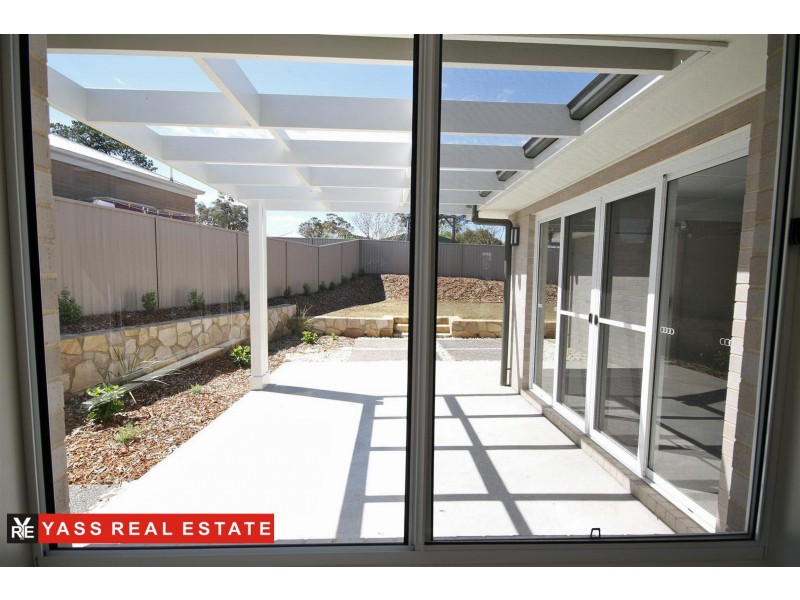 16 Mckenna Avenue, Yass NSW 2582