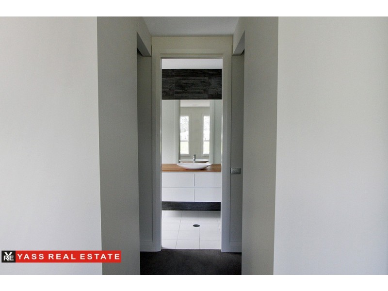16 Mckenna Avenue, Yass NSW 2582