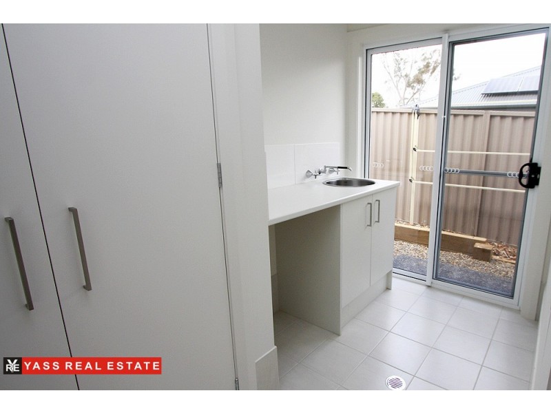 16 Mckenna Avenue, Yass NSW 2582