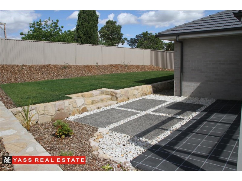 16 Mckenna Avenue, Yass NSW 2582