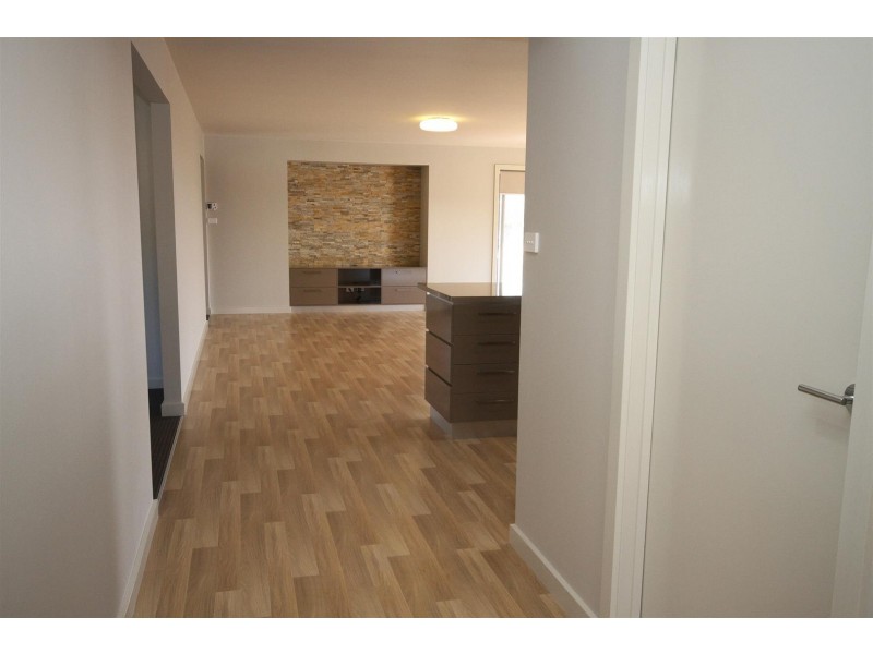 16 Burgess Place, Yass NSW 2582