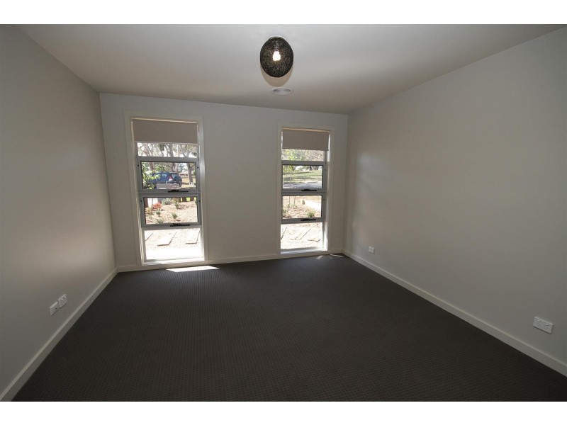 16 Burgess Place, Yass NSW 2582