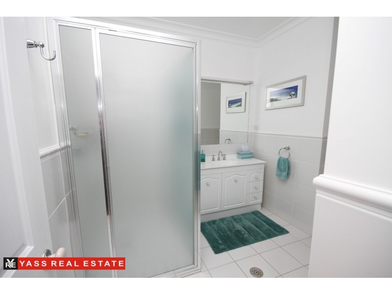 12 Mort Lane, Yass NSW 2582
