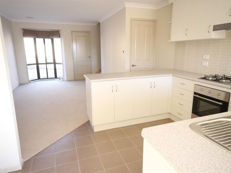 27/11 Julian Place, Yass NSW 2582