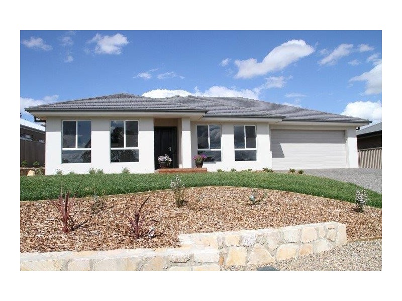 16 Mckenna Avenue, Yass NSW 2582