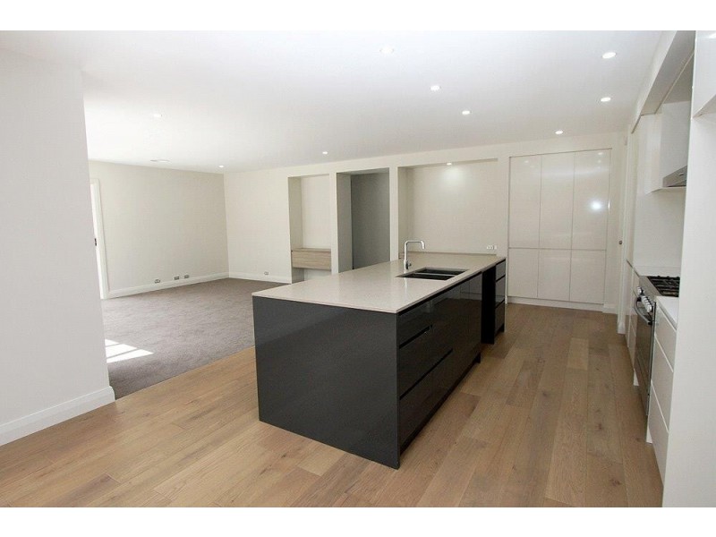 16 Mckenna Avenue, Yass NSW 2582