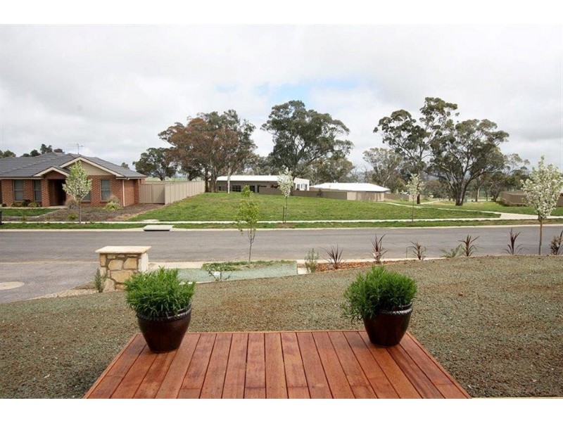 16 Mckenna Avenue, Yass NSW 2582