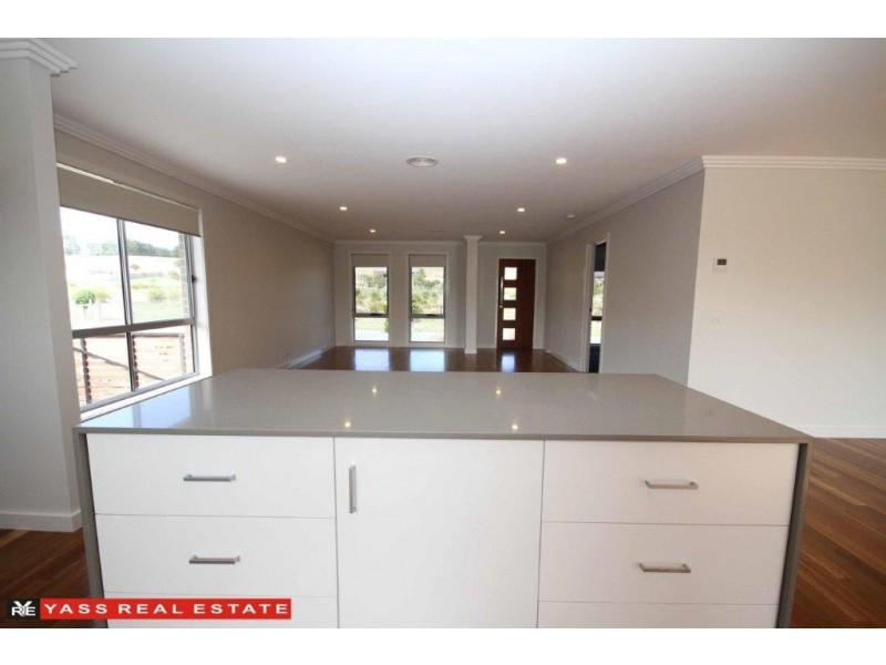 28 Nicholls Drive, Yass NSW 2582