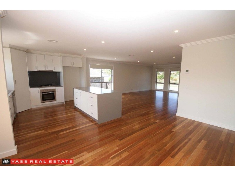 28 Nicholls Drive, Yass NSW 2582