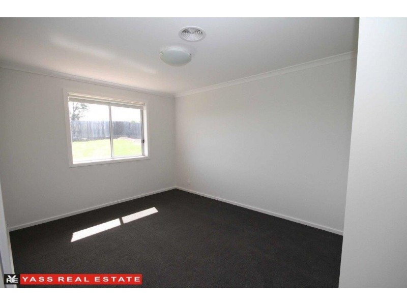 28 Nicholls Drive, Yass NSW 2582