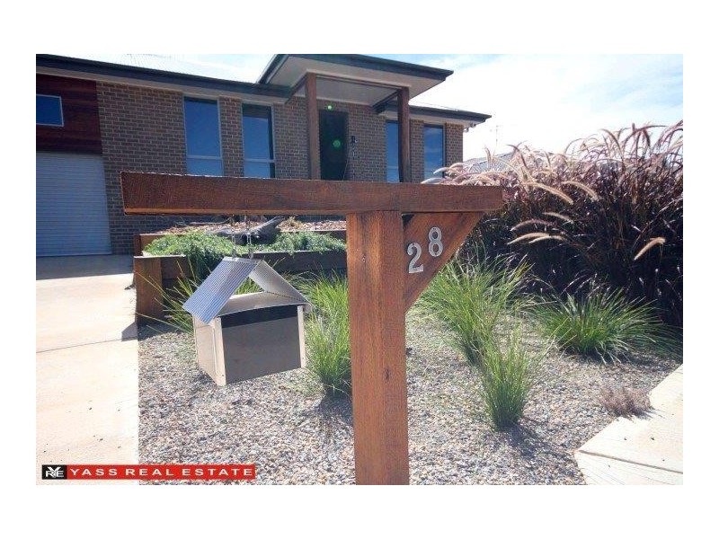 28 Nicholls Drive, Yass NSW 2582