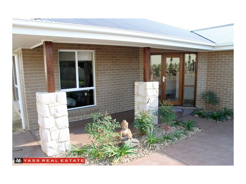 22 Julian Place, Yass NSW 2582