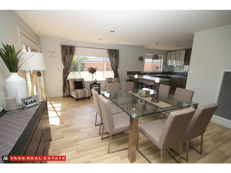 22 Julian Place, Yass NSW 2582