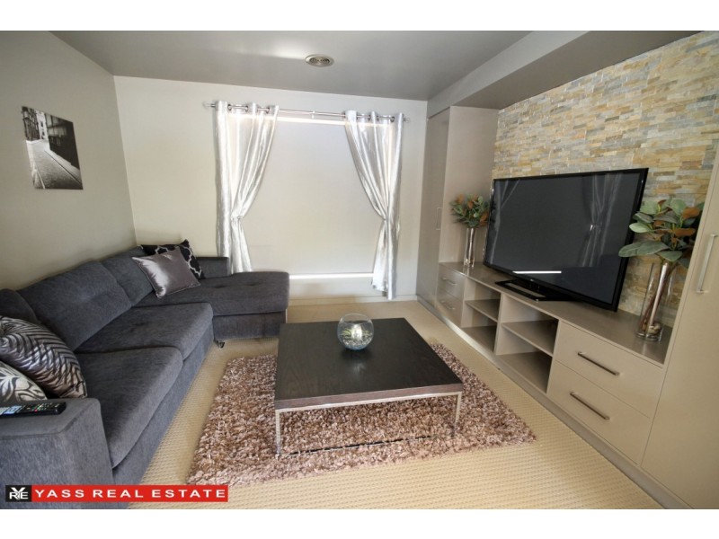 22 Julian Place, Yass NSW 2582