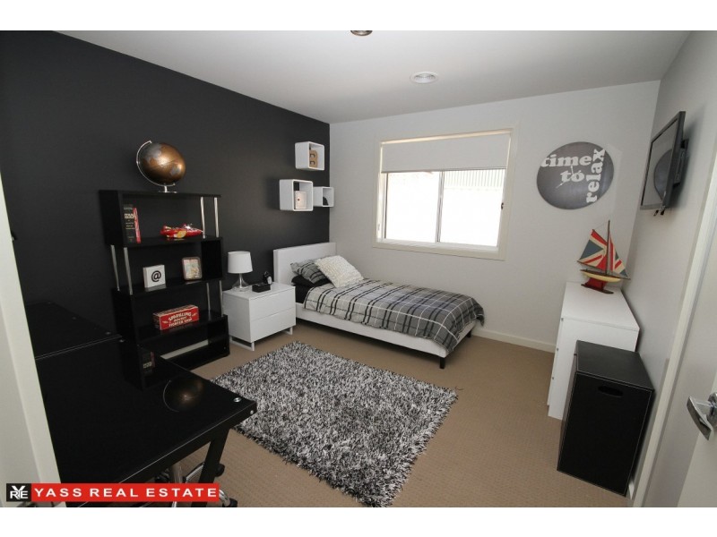 22 Julian Place, Yass NSW 2582