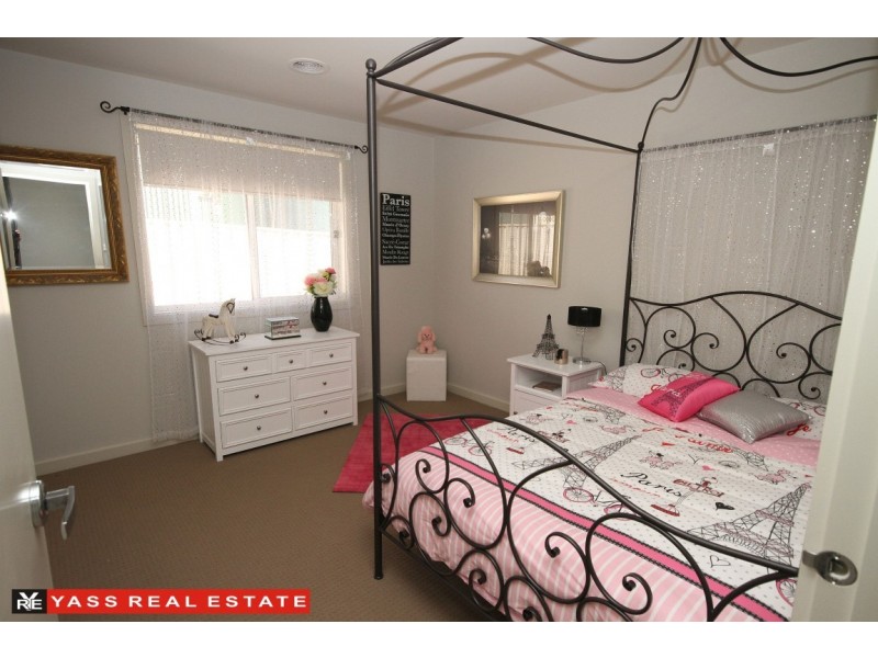22 Julian Place, Yass NSW 2582