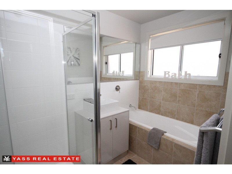 22 Julian Place, Yass NSW 2582