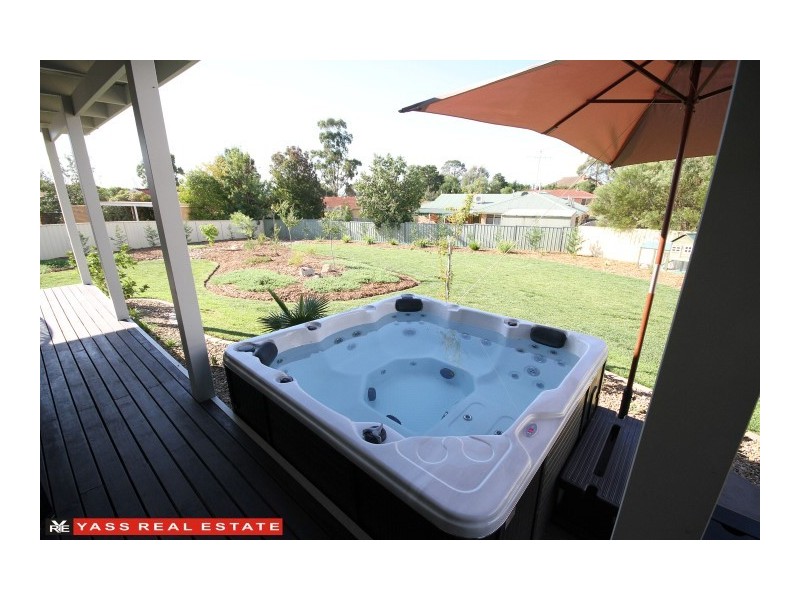 22 Julian Place, Yass NSW 2582