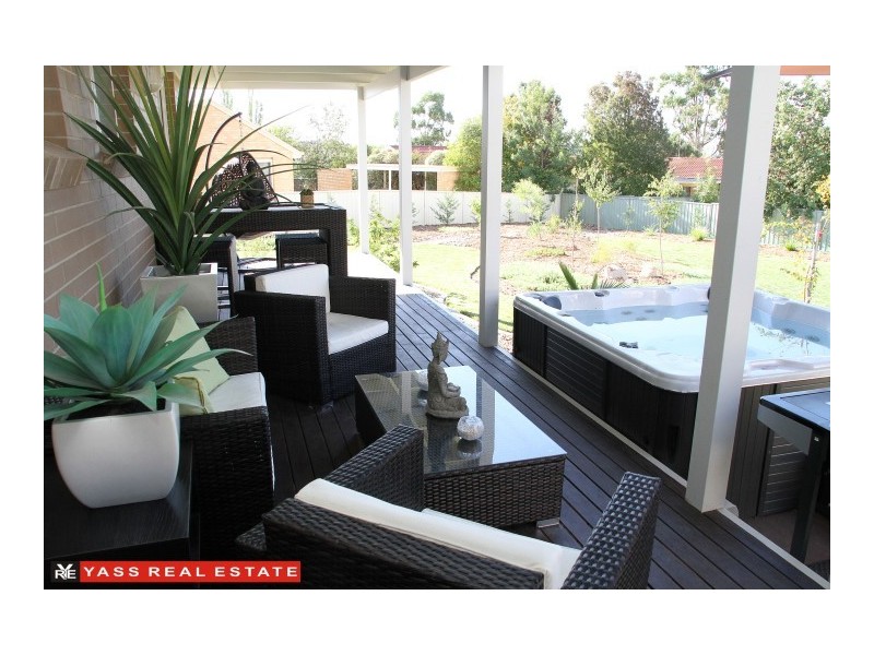 22 Julian Place, Yass NSW 2582