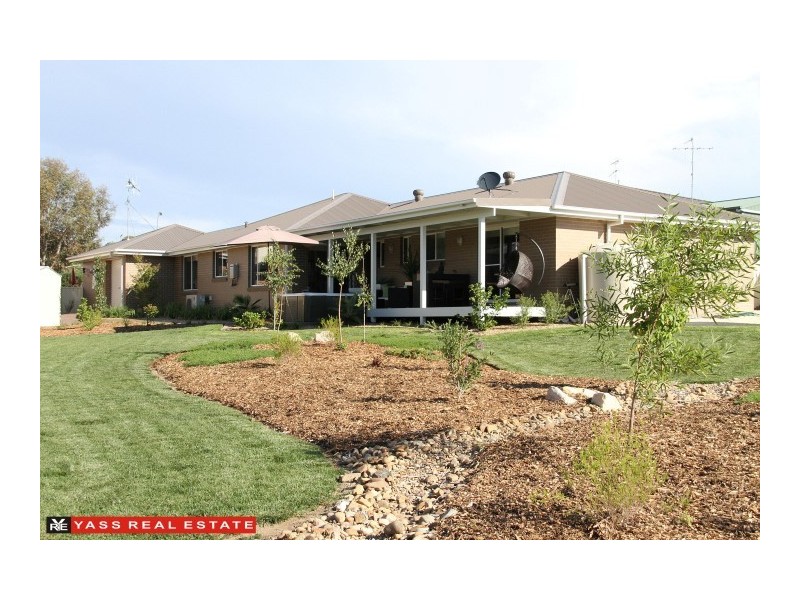 22 Julian Place, Yass NSW 2582