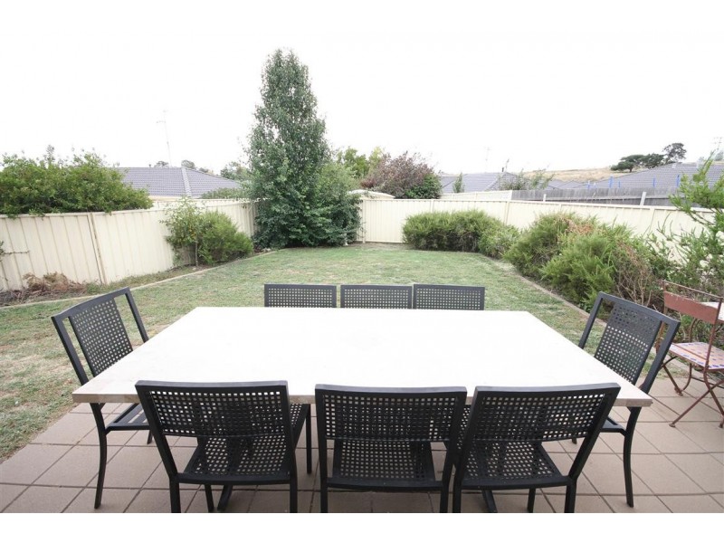 2/6 Thane Court, Yass NSW 2582