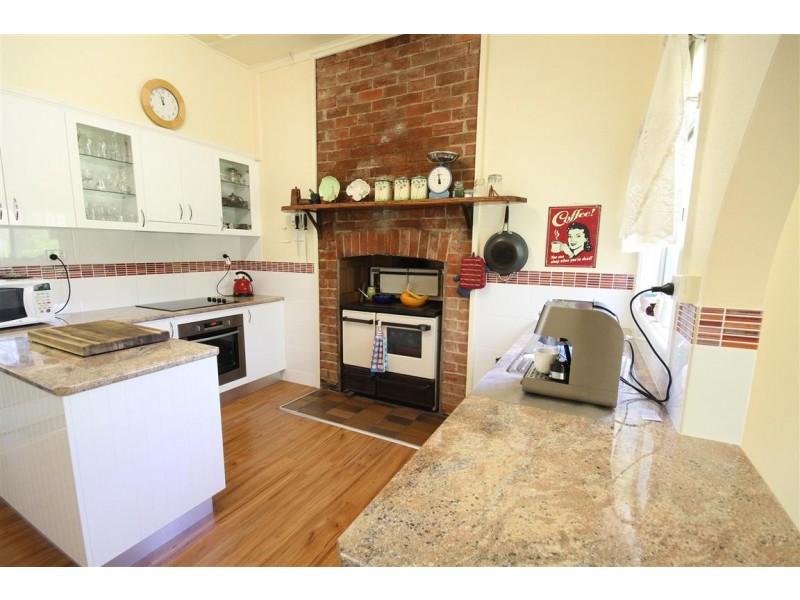 290 Little Plains Road, Boorowa NSW 2586