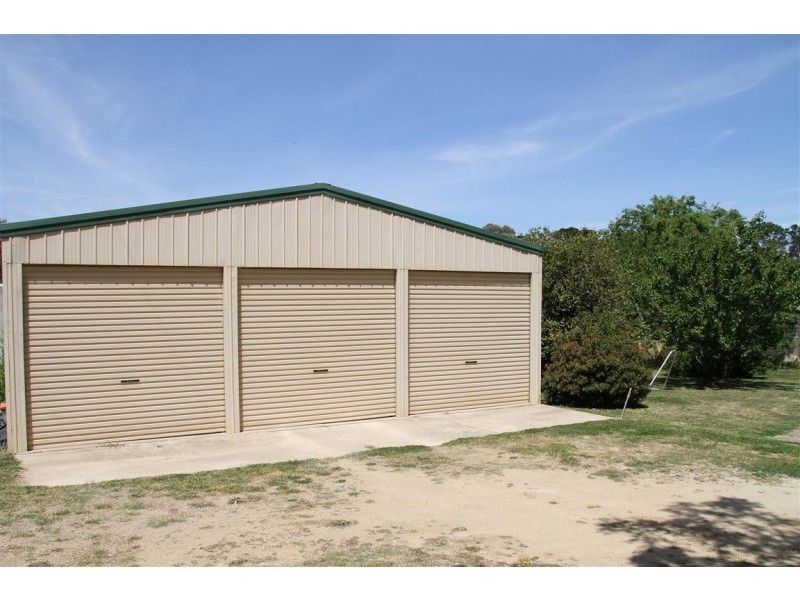 290 Little Plains Road, Boorowa NSW 2586